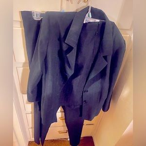 Near New! 4 piece suit!